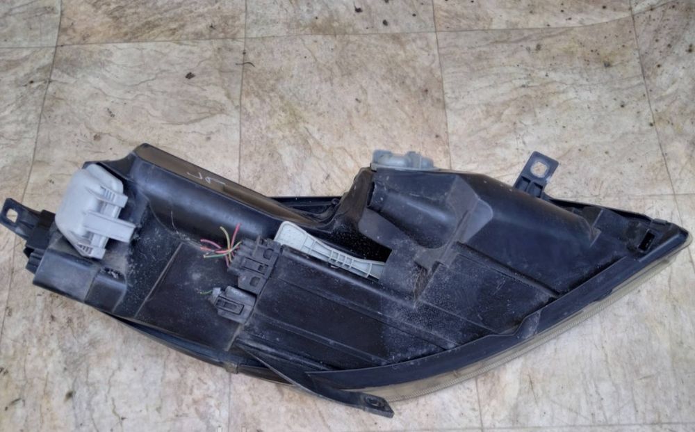 Mitsubishi Colt фара права ліва