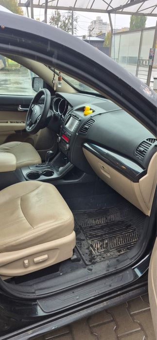 Продам Kia Sorento 2 2012 2.4 бензин