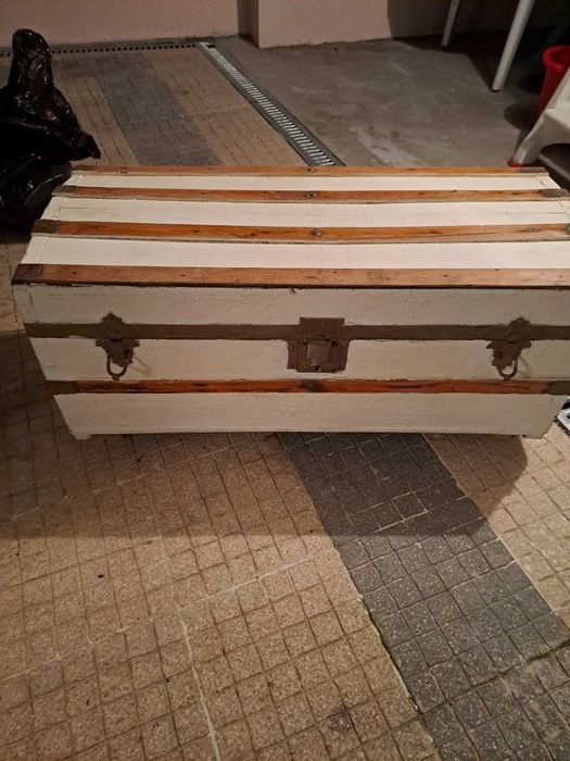 Arca madeira restaurada Vintage