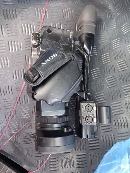 Камера Sony PWM-EX1 R 
-Bateria BP -U90