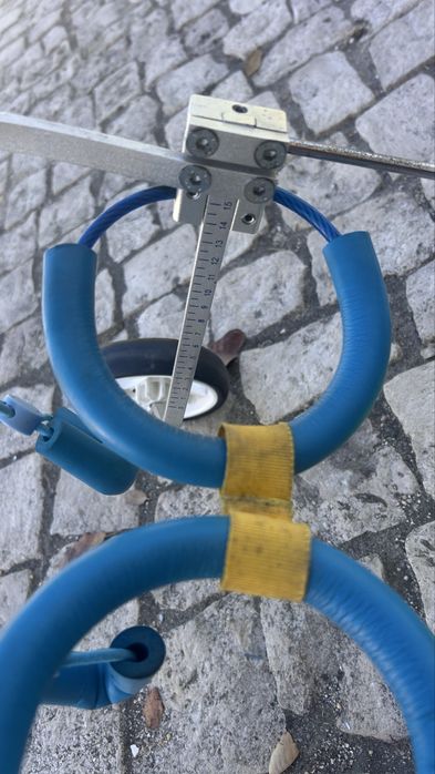 Cadeira de rodas para Cao. Fabricada em Aluminio. Usada impecavel.
