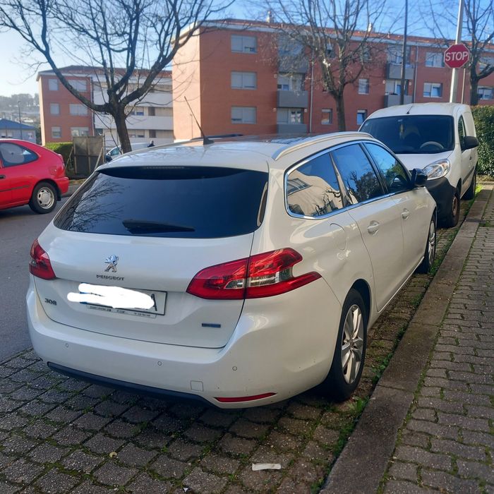 Pegeut 308 SW 2015 super económica