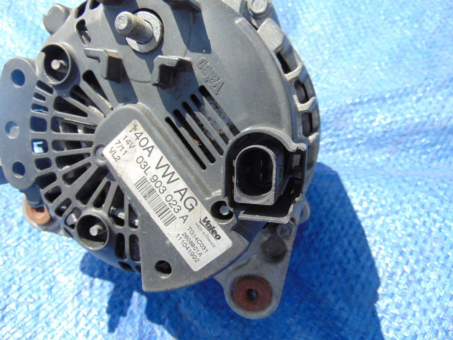 VW TOURAN 2.0 TDI Alternator VALEO Oryginał Opolskie Części