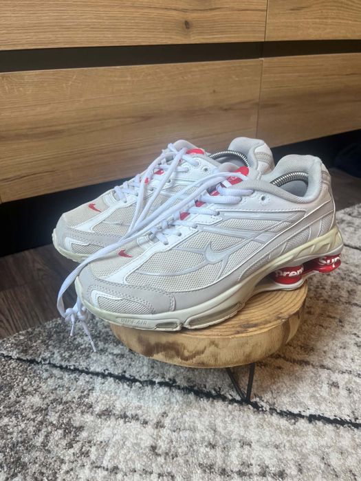 Nike shox supreme