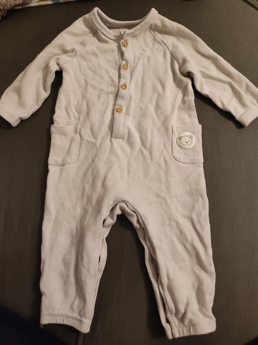 Trzy kombinezony/pidzamki