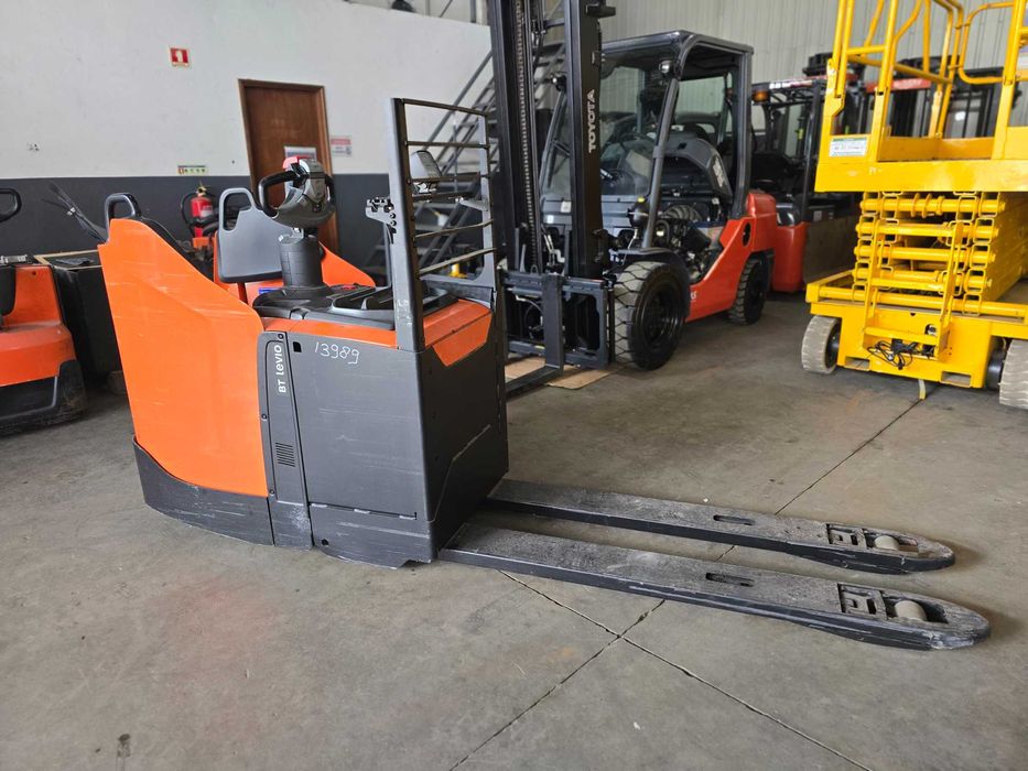 Porta paletes eletrico com garfos compridos