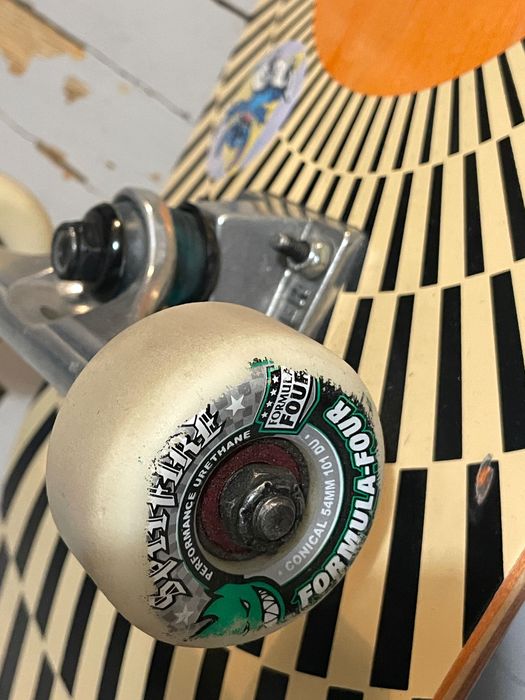 Deskorolka Skateboard Thunder spitfire reds Bones