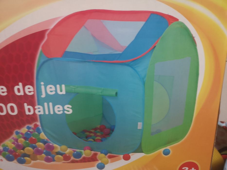 Tenda com 100 bolas