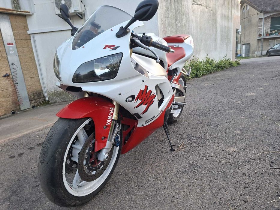 YAMAHA R1 para recuperar ou para peças