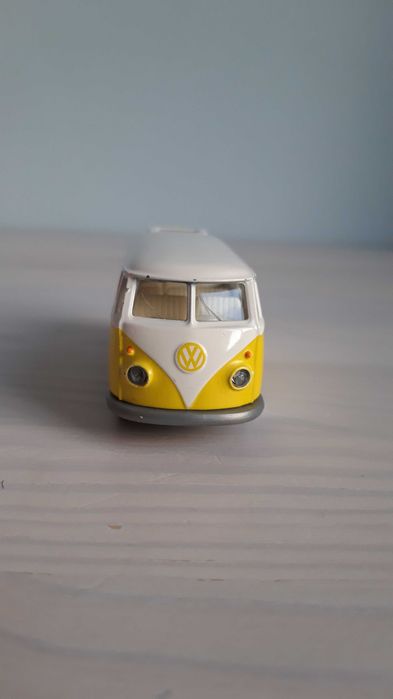 Majorette VW T1 w skali 1:59 resorak