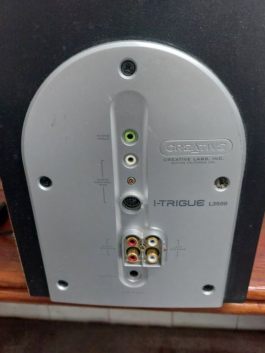 Colunas Amplificadas Creative I-Trigue L3500 , da Creative 

Sistema 2.1

Cada Satelite é composto por 2 tweeters + um medio Lateral

Este é o sistema