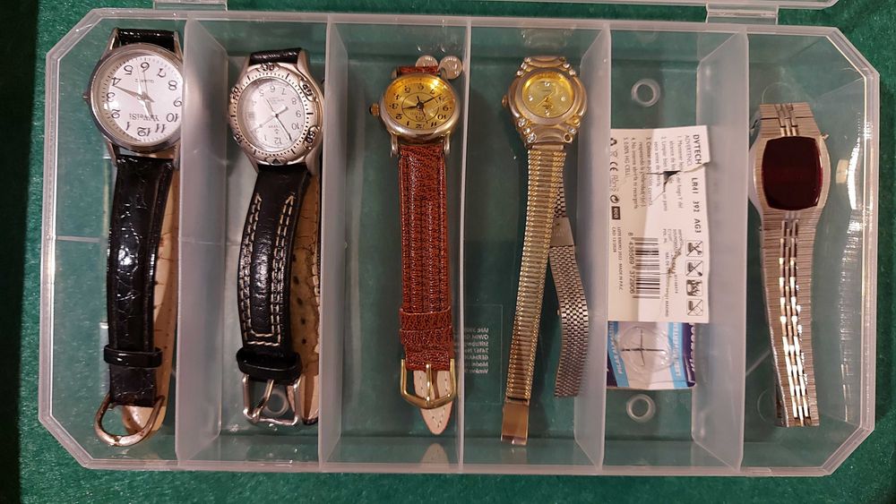 Conjunto de 5 relógios a pilhas