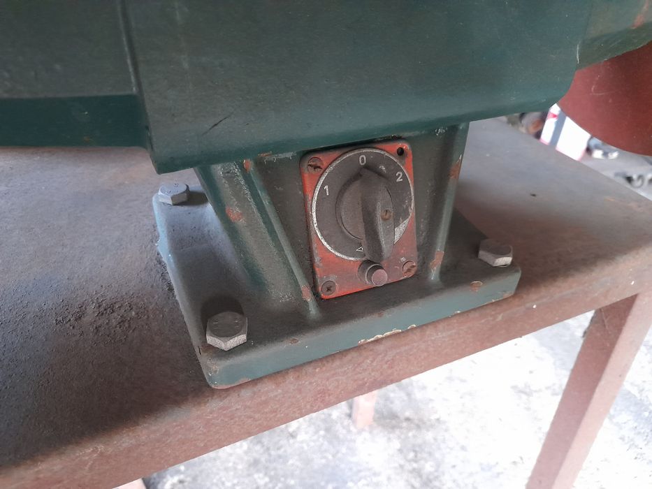 Esmeriladora trifásica