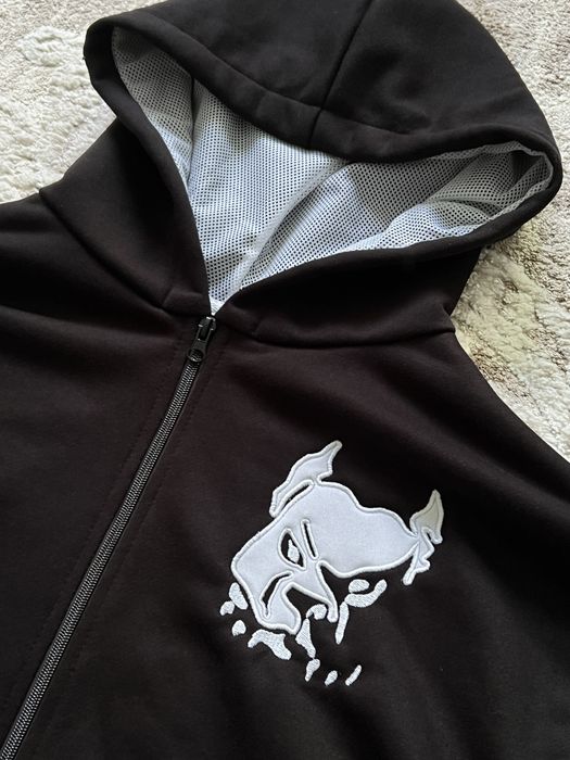 Худі Pit Bull, svastone