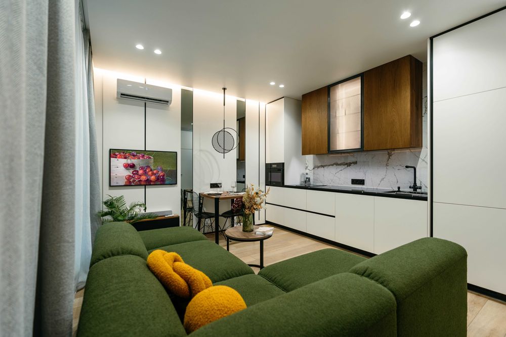 Файна Таун, 1-кім. Власник