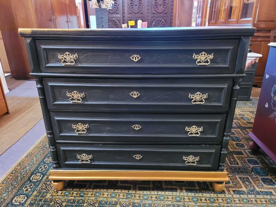 Cómoda antiga restaurada de forma personalizada