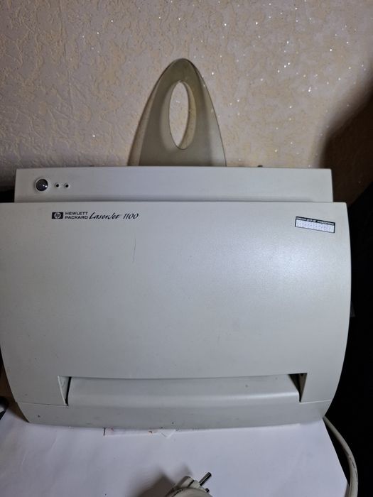 Принтер HP Laser Jet 1100 в робочому стані