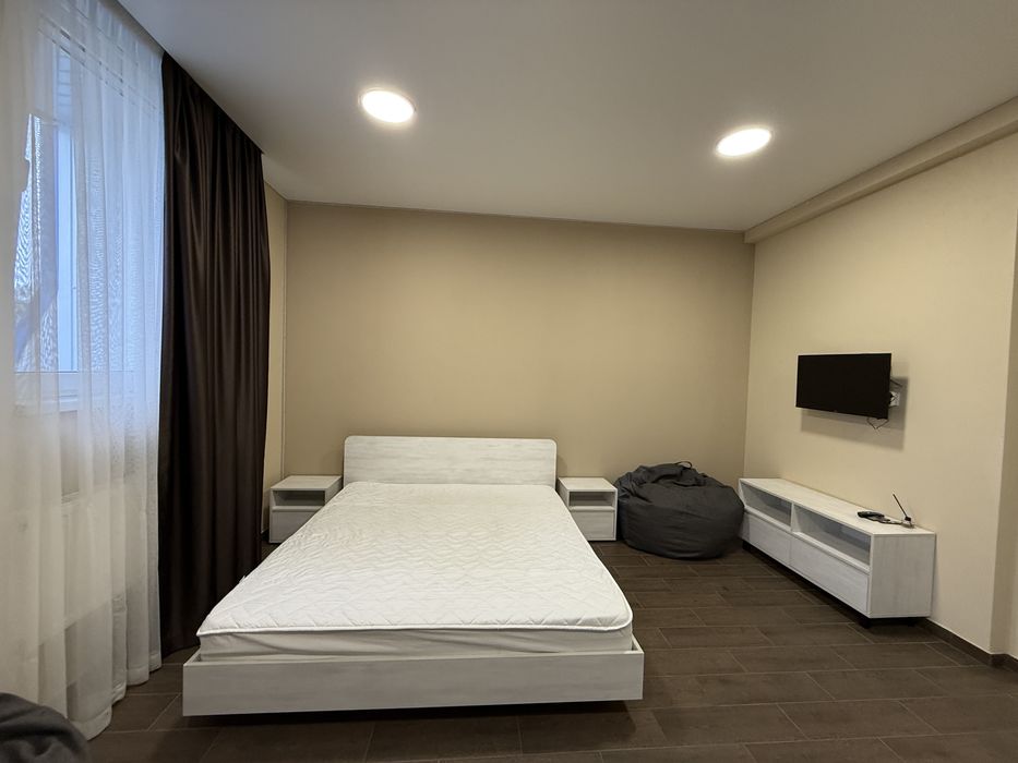 Помісячна оренда 1к студії