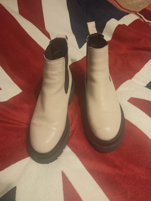 Beżowe skórzane botki Tamaris w r. 38