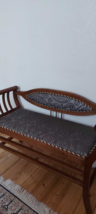 Банкетка деревянная,в стиле модерн.