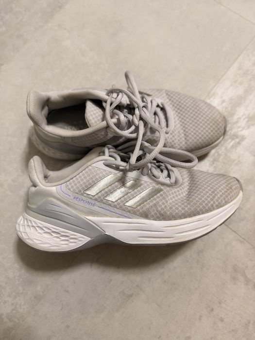 Кроссовки адидас