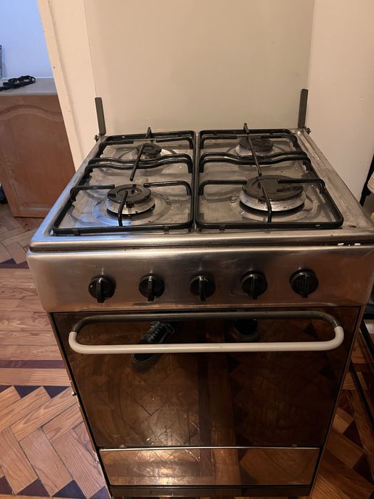 Fogão a gás  usado em bom estado.