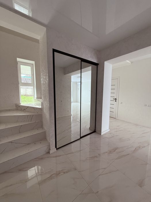 Продам новий будинок з ремонтом !!