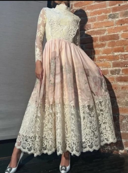 Piękna sukienka z koronką M