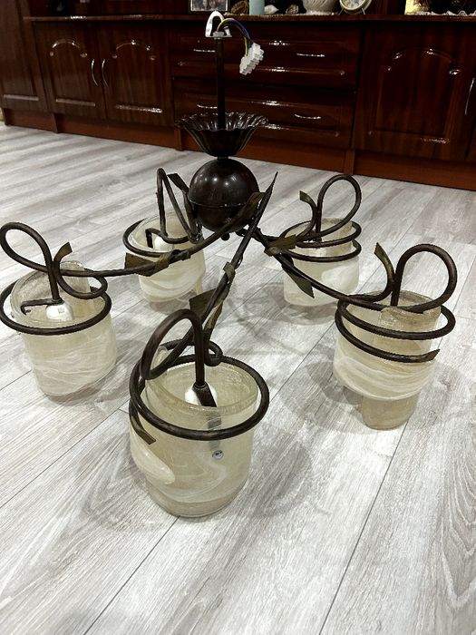 Люстра ..на  5 ламп