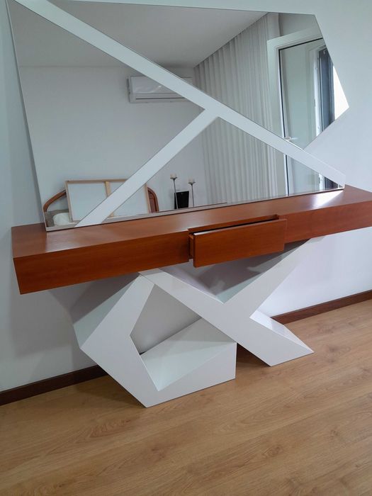 Aparador com espelho