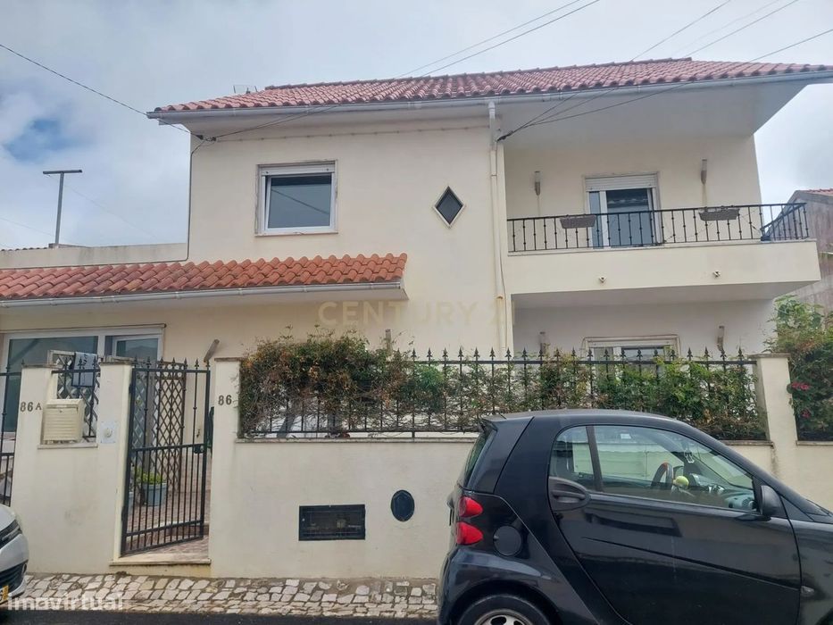 Moradia T4 com Jardim, Churrasqueira e 220 m² | Abóboda – São Domingos