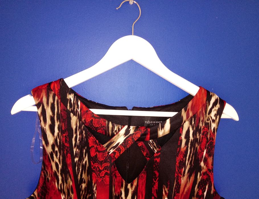 Sukienka sexy dekolt 40 42 za kolano szerokie ramiączko czerwona conn