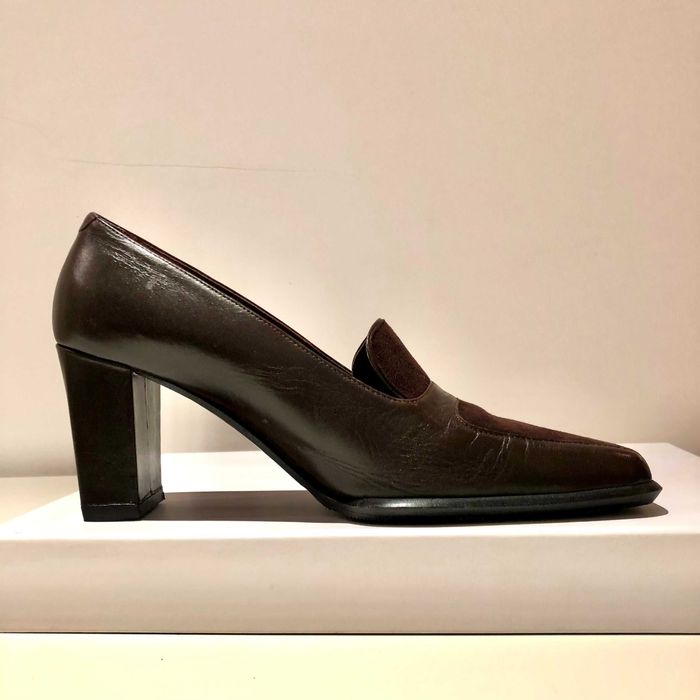 Sapatos de pele castanhos com salto tam.4 (novos)