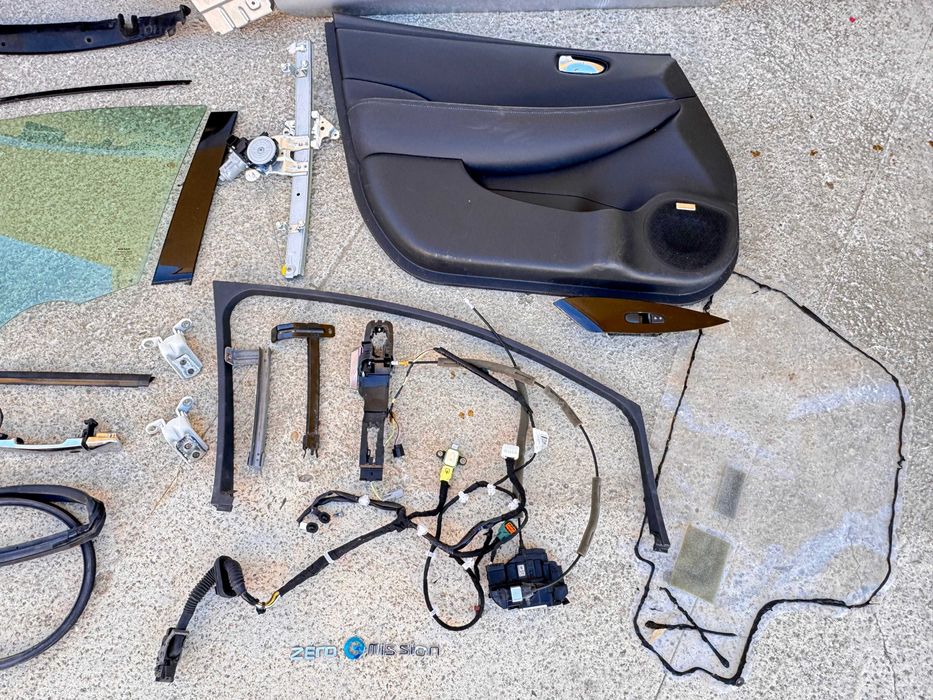 Запчасти / Левая дверь + карта Nissan Leaf 2 ZE1 2018-2024