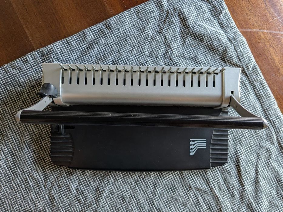 Máquina de encadernar