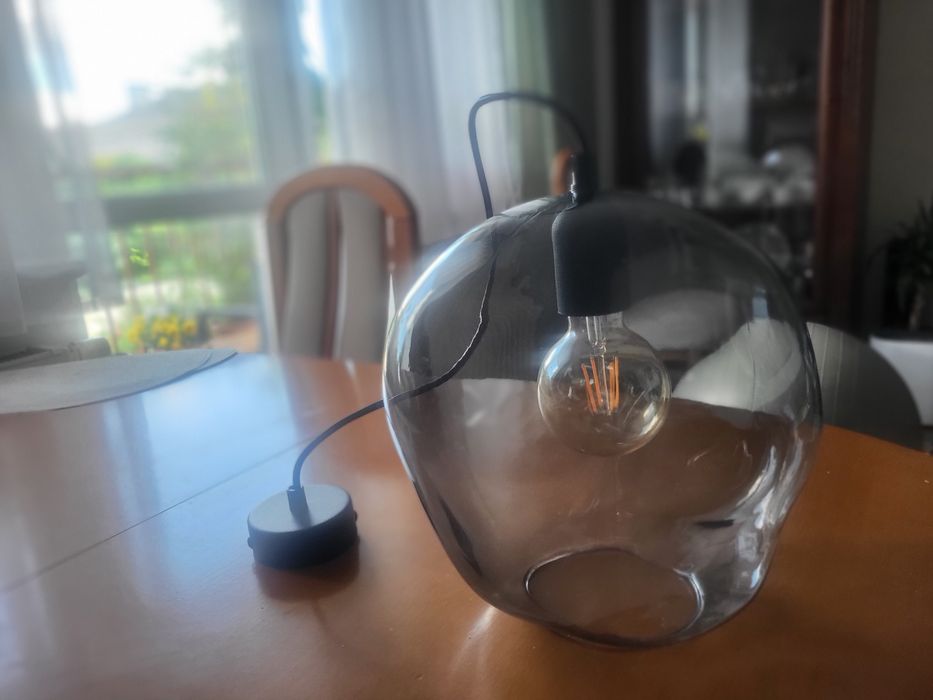 Nowoczesna lampa do salonu, kuchni lub innego wnętrza