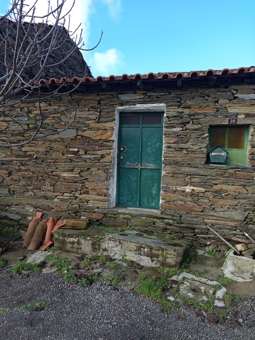 Vendo uma casa em sequeiros