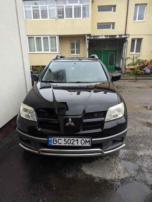 Для військового Mitsubishi Outlander 2.0 benzin 2004