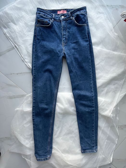 Джинси скіні та кльош різні роміри