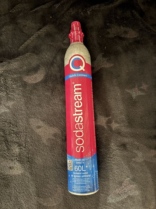Różowy pelny cylinder SodaStream butla