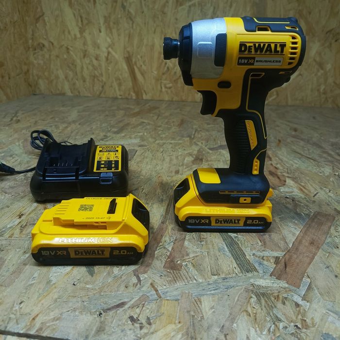 Zakrętarka dewalt dcf787