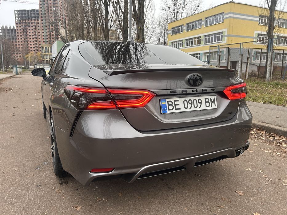 Toyota Camry 70 SE 2019