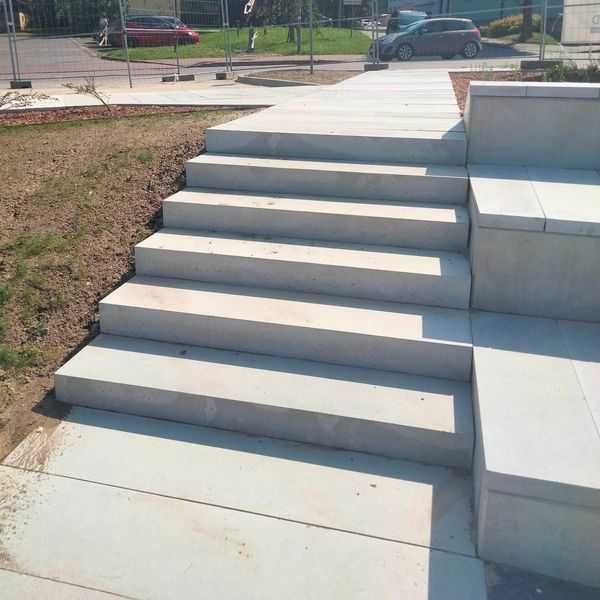Stopnie z betonu architektonicznego (stopnie blokowe, schody betonowe)