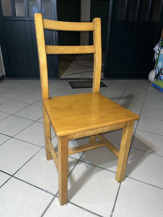 Mesa de pedra com 4 cadeiras