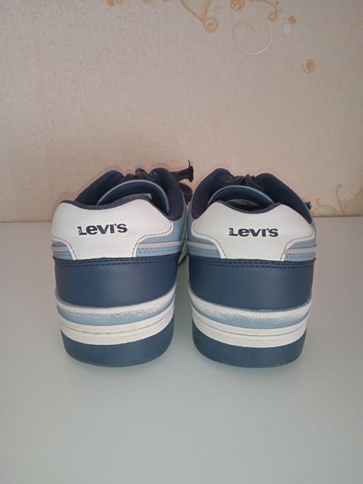 Сині кросівки для хлопчика Levi's 38р.