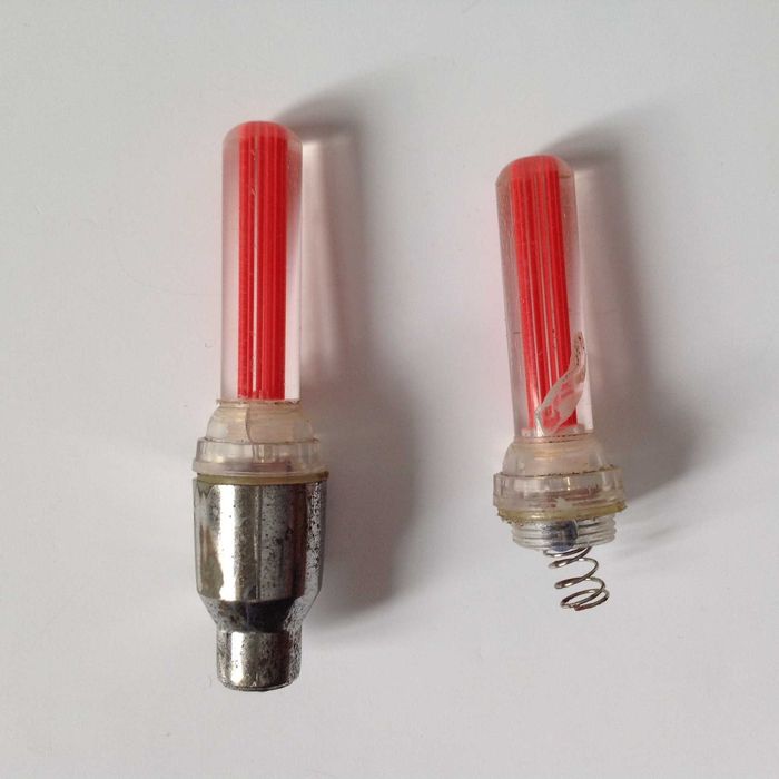 Подсветка колёс на ниппель, золотник, колпачок 2 шт на детс велосипед