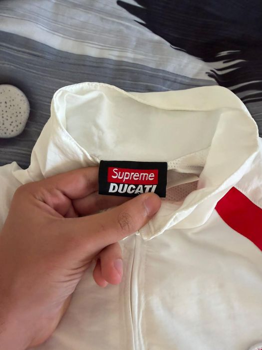Supreme Ducati casaco branco e vermelho