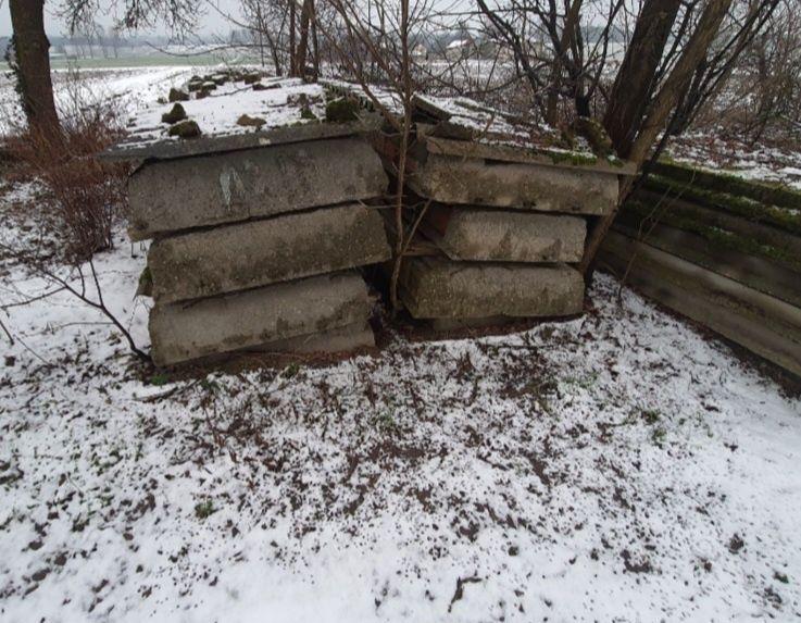 Płyty betonowe z elementami ceramicznymi