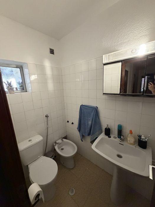 Alugo quarto para estudante em Tomar