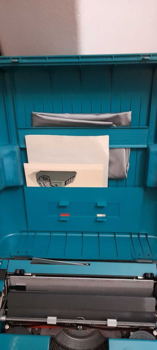 Maquina escrever antiga da marca Olivetti